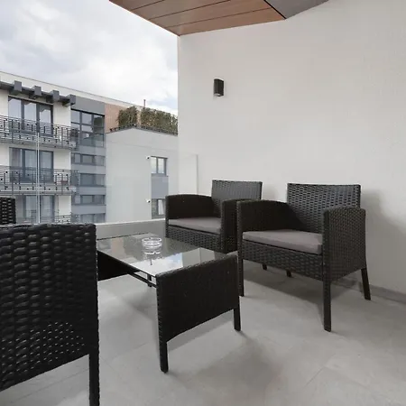 B&v 55 Qualis 2 - Scenic Mountain Retreat Apartment *