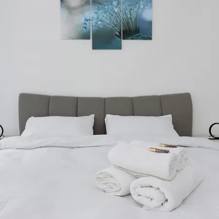 B&v 55 Qualis 2 - Scenic Mountain Retreat Apartment